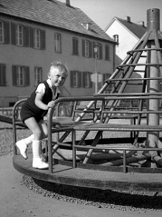 Spielplatz auf dem Bernkasteler Platz Anfang der 1960er Jahre